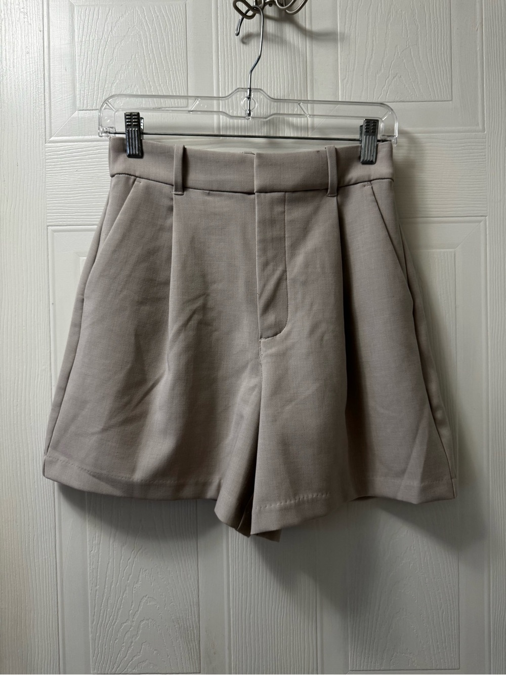 Abercrombie & Fitch Tailored High-Waist Shorts in Light Taupe